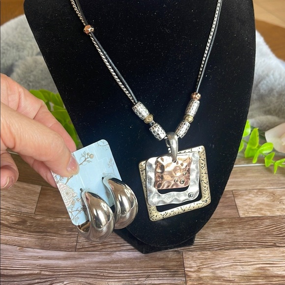 Laura Ashley Silver Modern Necklace with Pendant - Picture 7 of 9